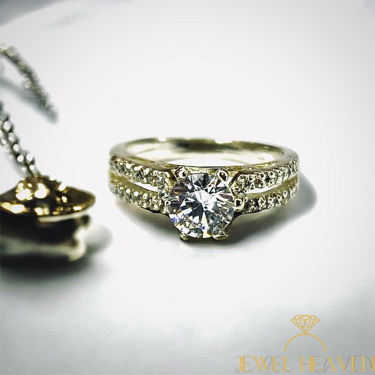 Brilliant Cut zircon ring Handcrafted in 925 sterling silver with luxury